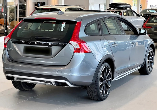 Volvo V60 cena 105900 przebieg: 126000, rok produkcji 2018 z Połczyn-Zdrój małe 254